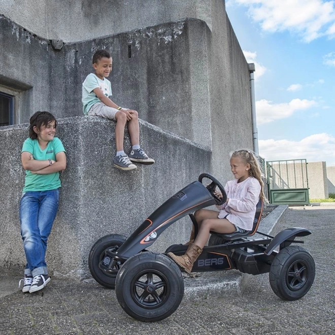 Gokart na pedále pre deti a dospelých s pneumatickými kolesami BERG