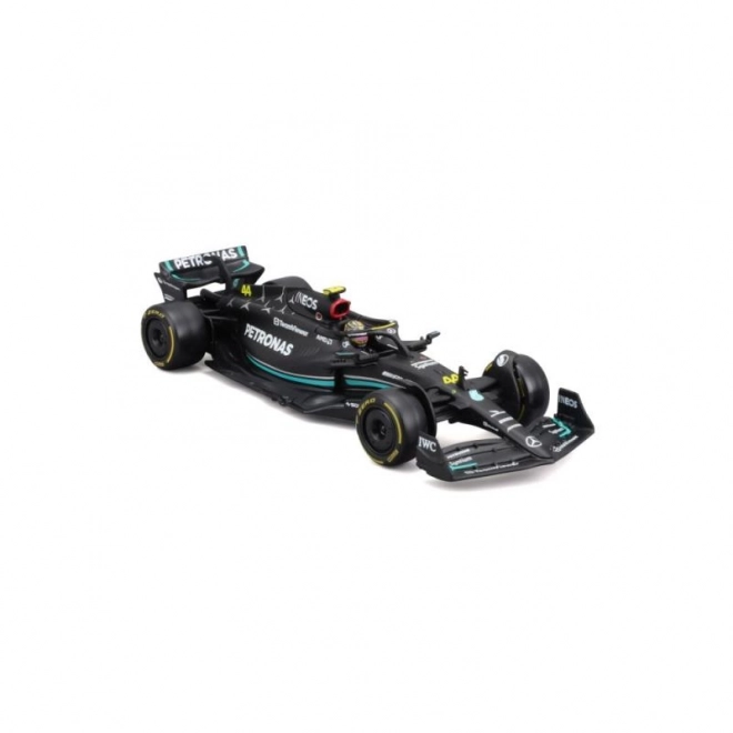 Model Mercedes-AMG F1 W14 E Performance 2023 s Georgom Russellom