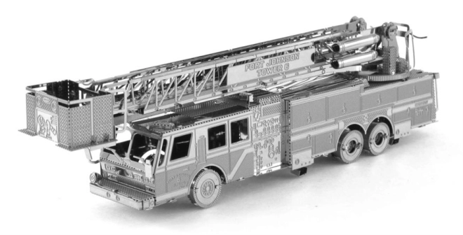 Detailný kovový model