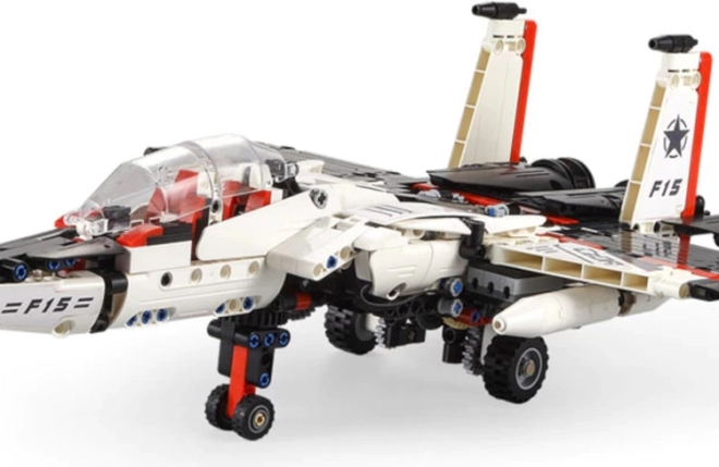 Dva modely v jednej krabici: robot a stíhačka F15