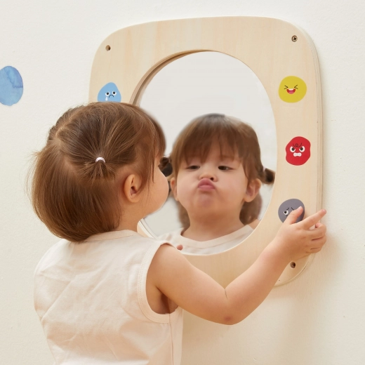 Pevná drevená konštrukcia so zaoblenými rohmi