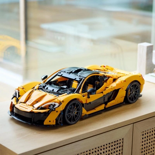 Závodné auto McLaren P1™ LEGO® Technic pre dospelých