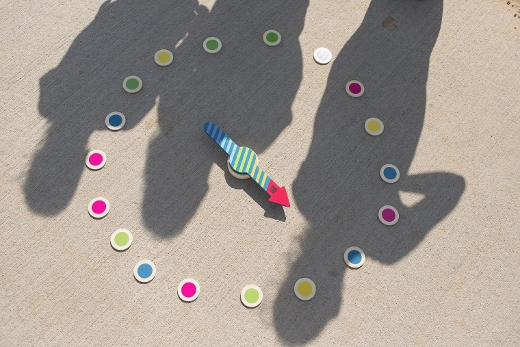 Obojstranné žetóny: farby aj čísla v jednej hre