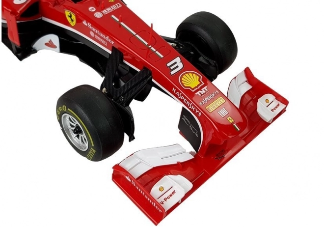Pretekárske auto Formule 1 Ferrari F138 červené 1:12