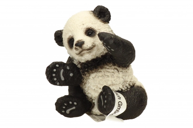 Malá panda hrajúca sa Schleich