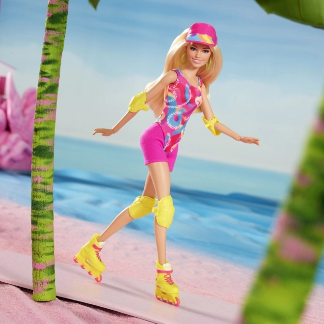 Barbie v filmovom oblečení na kolieskových korčuliach