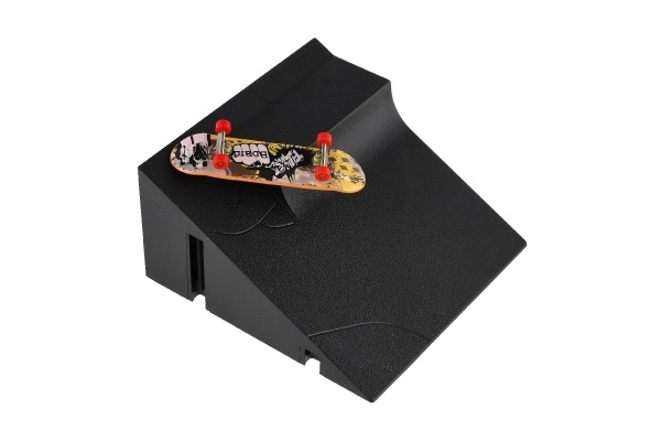 Prstový skateboard s rampou