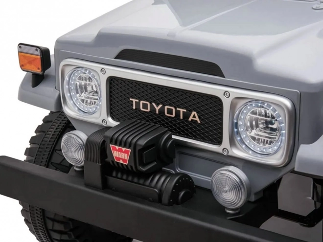 Detské elektrické auto Toyota Land Cruiser – Šedá