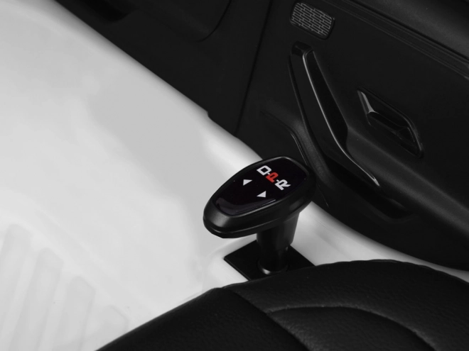 Detské elektrické auto Mercedes AMG CLA 45s s hojdačkovým efektom – Biela