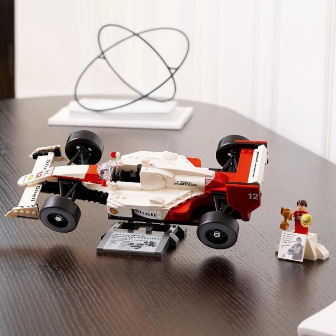 LEGO Icons McLaren MP4/4 a Ayrton Senna