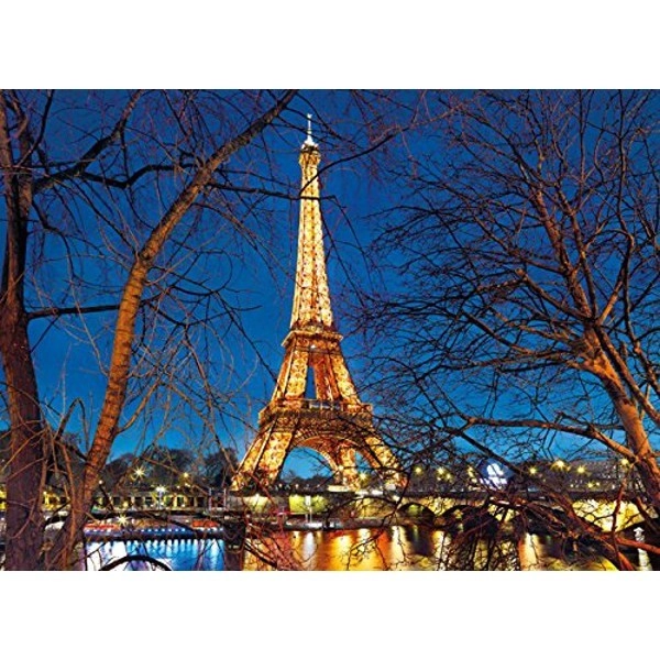Ikonický motív Paríža v nočnom lesku