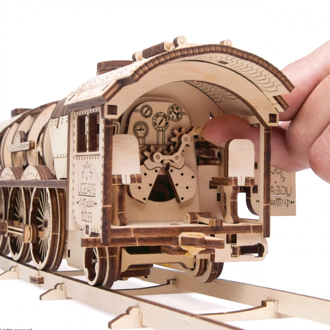 Ugears 3D drevené mechanické puzzle parná lokomotíva