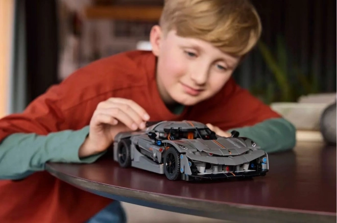 Sivé hyperauto Koenigsegg Jesko Absolut stavebnica LEGO Technic