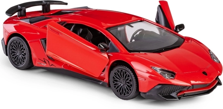 Otváracie dvere a detailný interiér