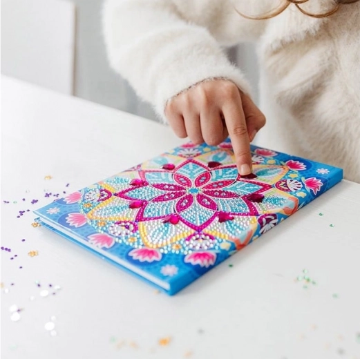 Žiarivá mandala na tvrdých doskách