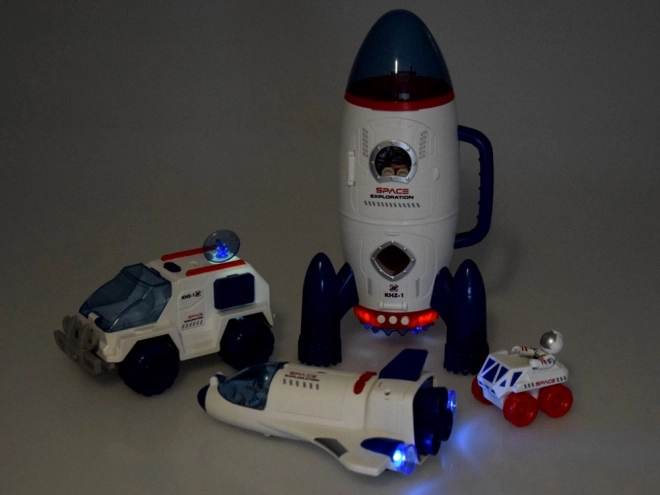 Kosmická základňa s raketou a astronautmi