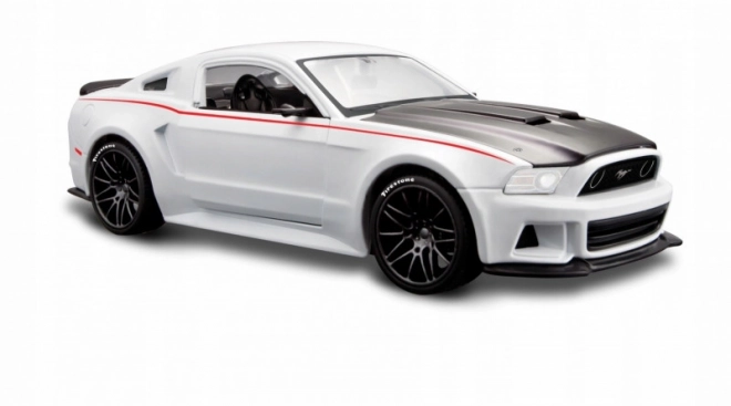 Model Ford Mustang Street Racer 1/24 biely