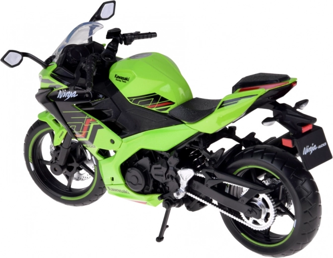 Sklopný bočný stojan pre stabilné vystavenie