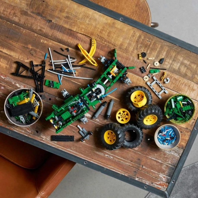 Lego Technic Lesný traktor John Deere 948L-II