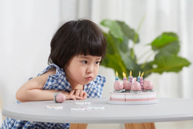 Drevená narodeninová torta pre deti