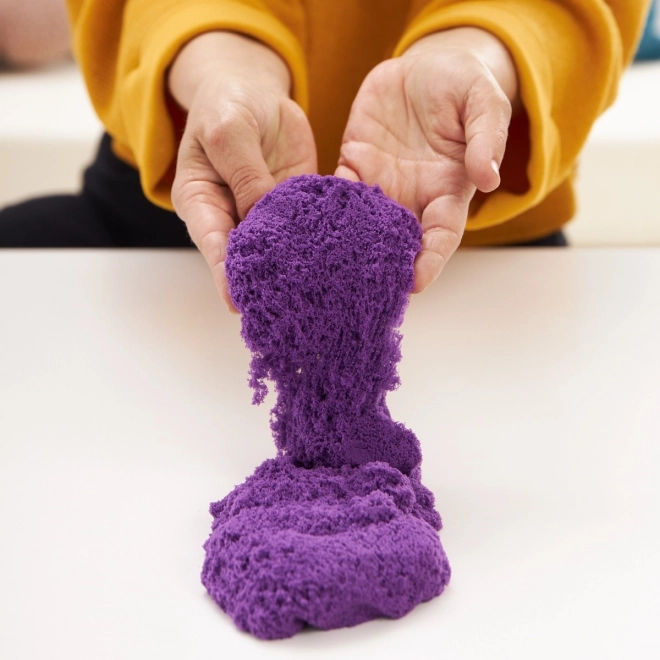 Kinetic Sand krabica tekutého piesku s podložkou fialová