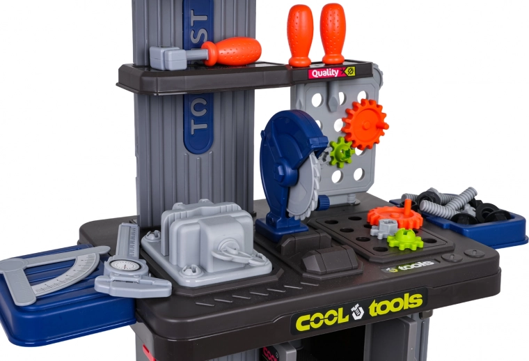 Realistická dielňa s náradím