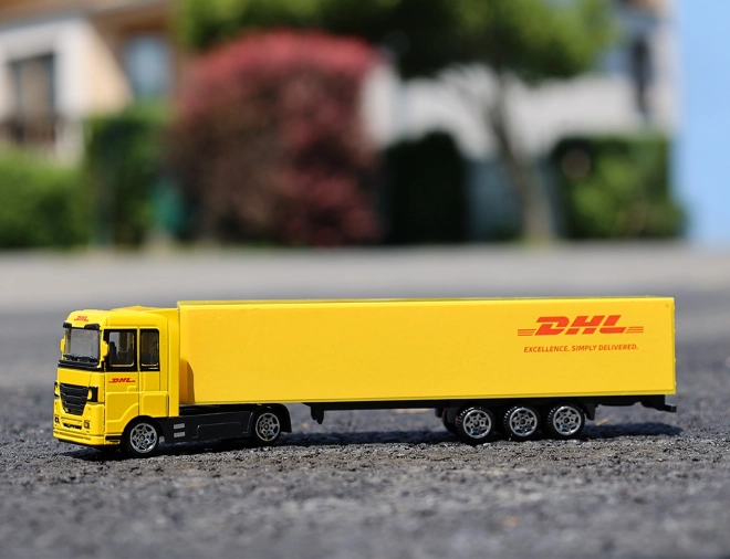 Kamión s návesom DHL