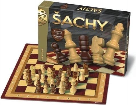 Drevené šachy v krabici