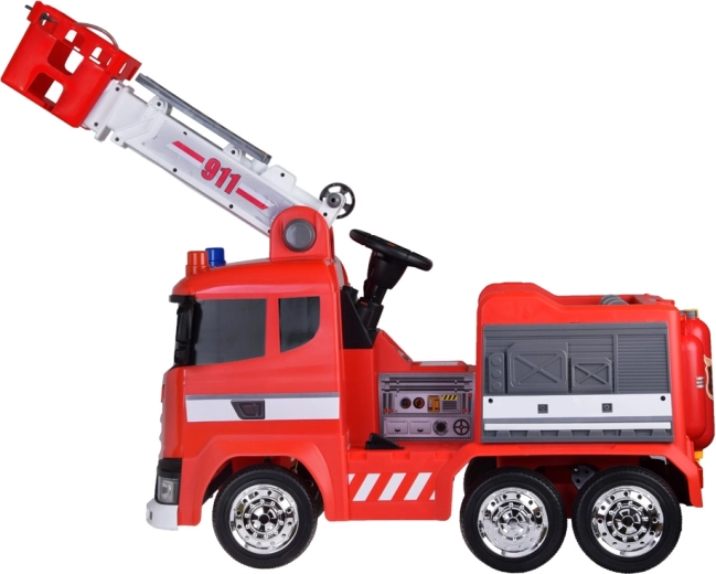 Výsuvný rebrík so skutočnou vodnou striekačkou