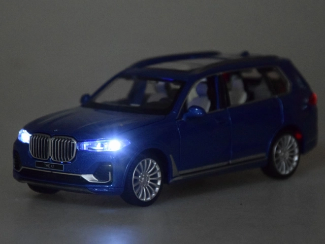 Kovové autíčko SUV BMW X7 1:32