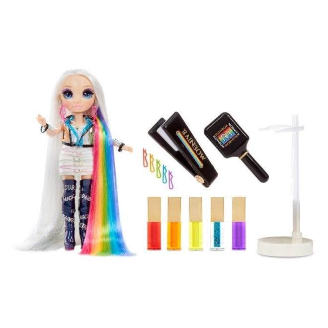 Trblietavý styling a bohaté príslušenstvo