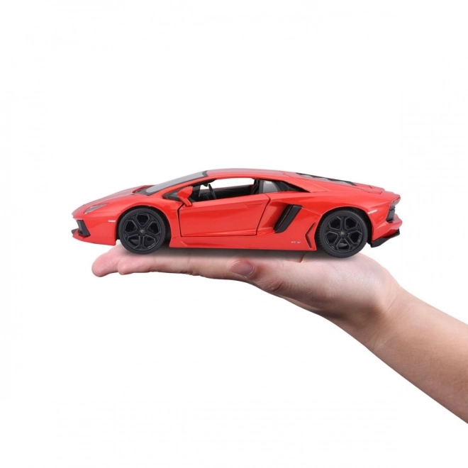 Kovový model Lamborghini Aventador Coupé 1:24