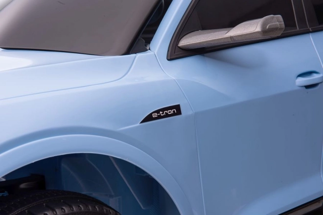 Auto na akumulátor Audi E-Tron modré