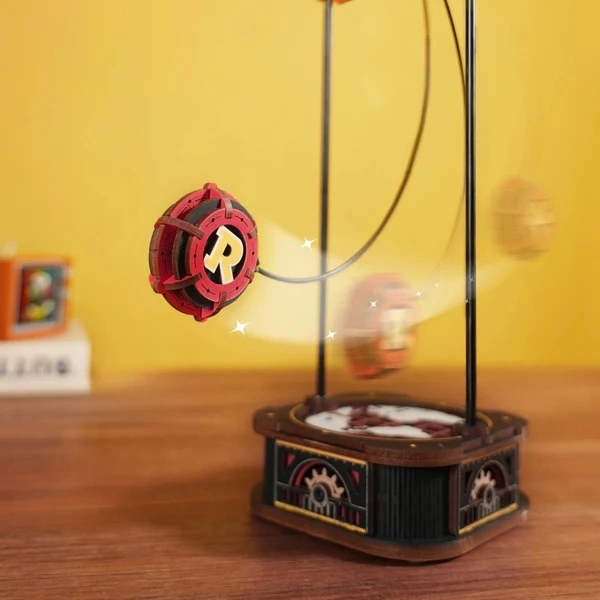 Drevený 3D model dvojplošníka s kyvadlom