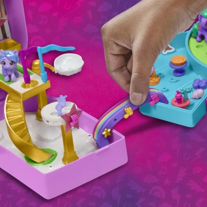 Zostava figúrok My Little Pony Mini World Magic Kompaktné Mestečko Zefírové Vrchy