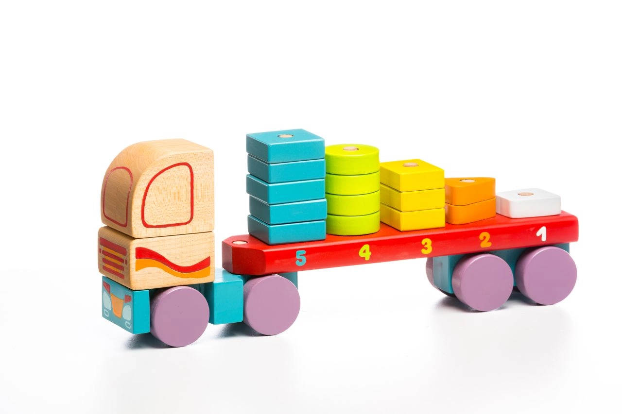 E-shop Cubika13425 kamión s geometrickými tvarmi drevená skladačka 19 dielov MA1-13425