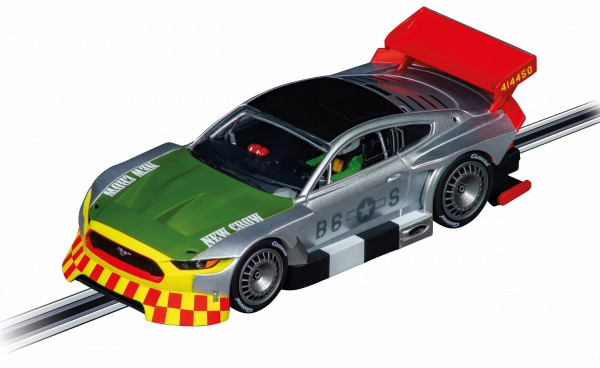 Carrera Evolution Ford Mustang GTY 1:32 pretekárske auto na autodráhu