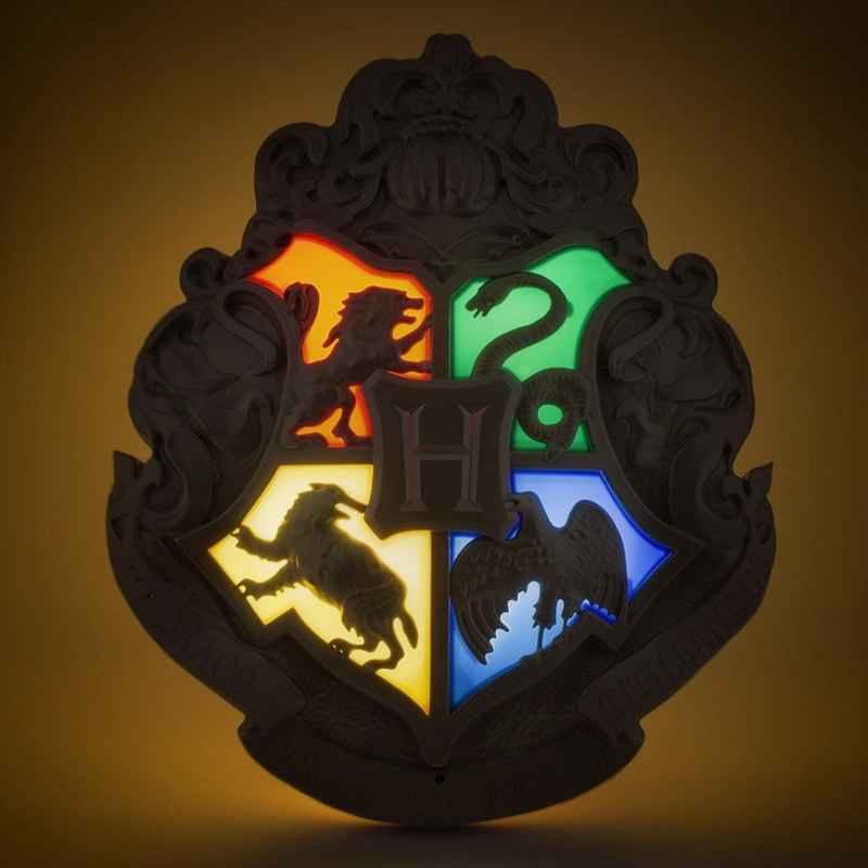 E-shop Stolová dekoratívna lampa s ovládačom Harry Potter: Erb Bradavic a magická palička - Harry Potter