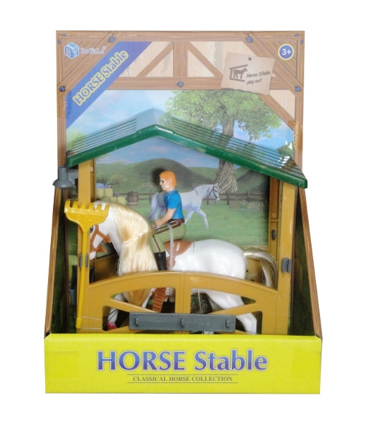 Bábika s koníkom v ohrade