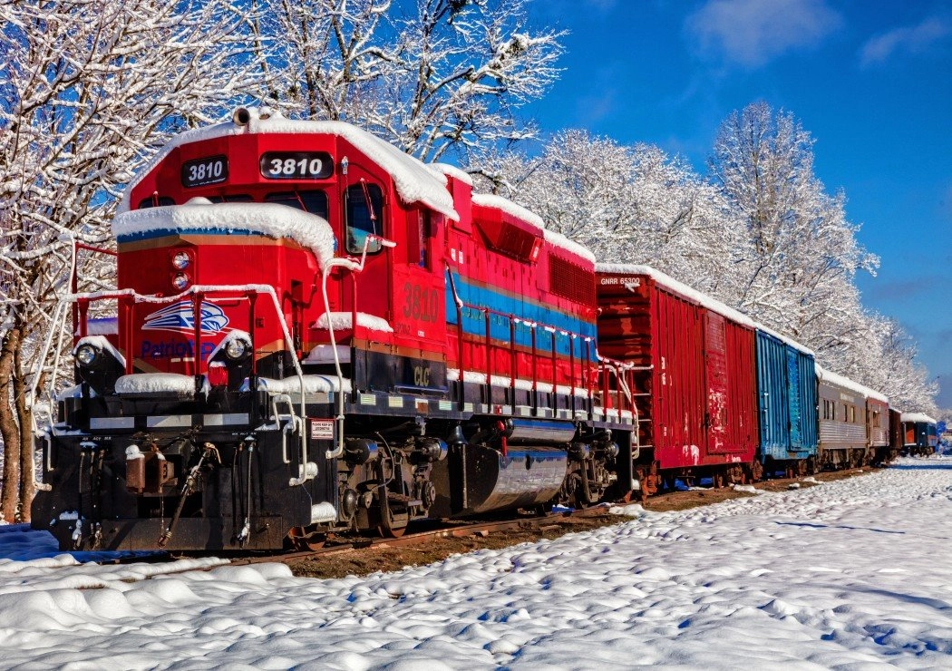 E-shop Bluebird Red Train In The Snow 1500 dielov
