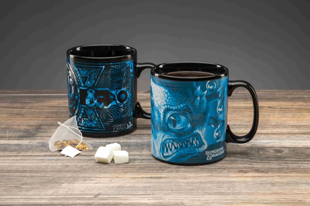E-shop Paladone Hrnek Dungeons & Dragons měnící se 550 ml