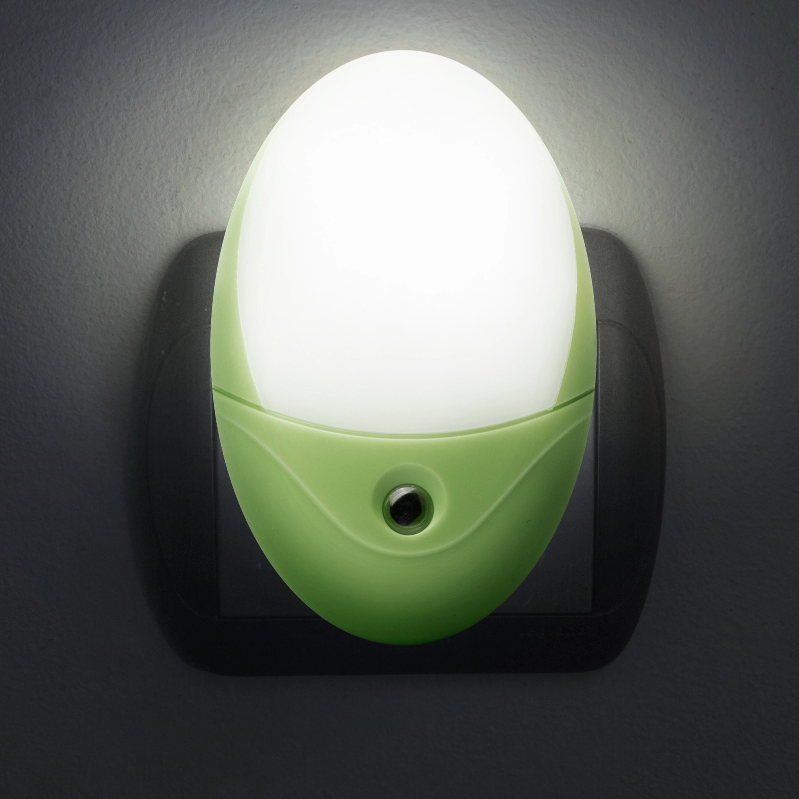 Phenom LED nočné orientačné svetlo so svetelným senzorom, zelené
