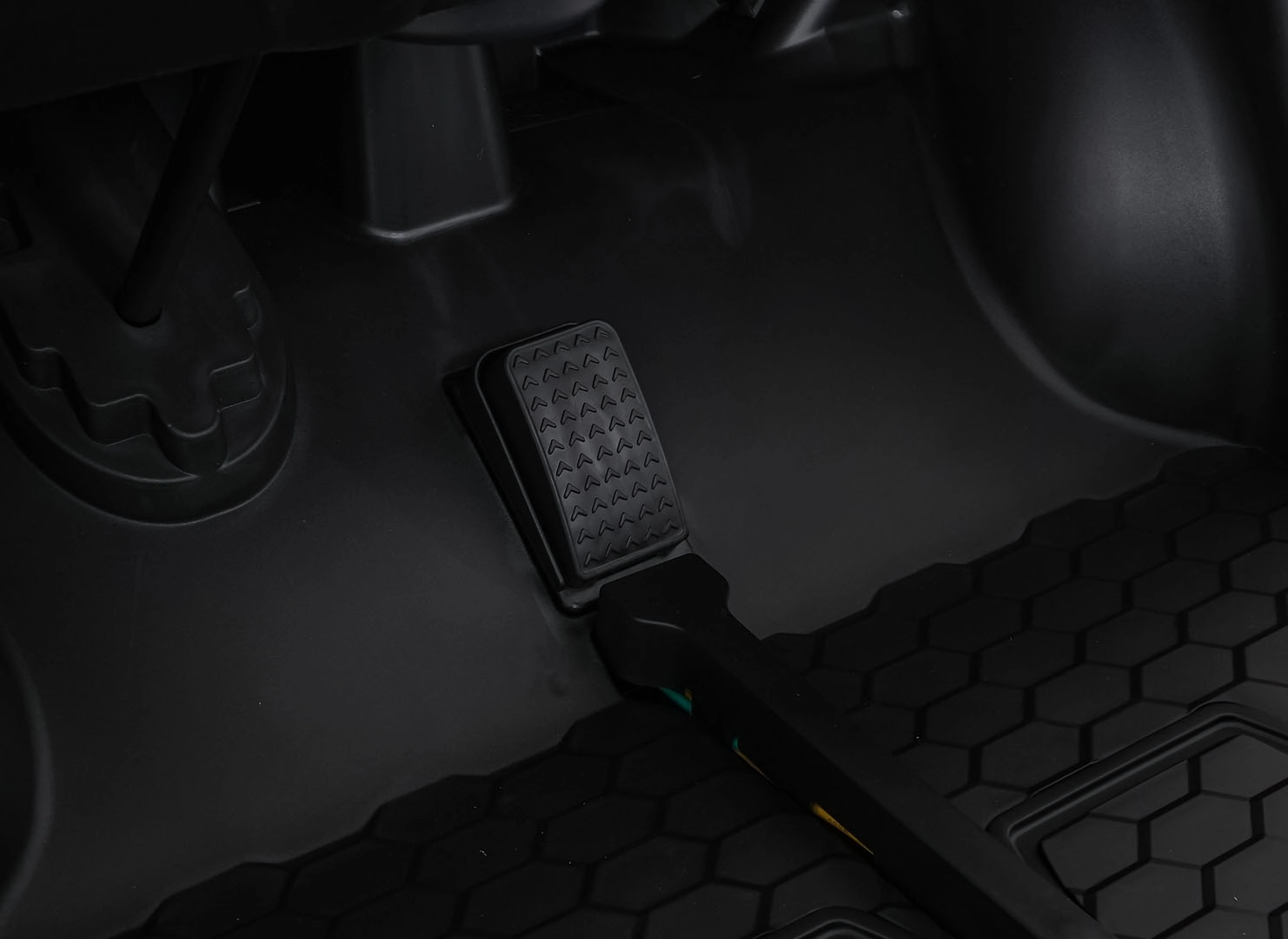 detské elektrické auto PASSION 4x4 – čierne