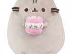 plyšová mačka Pusheen s makrónkou 24 cm