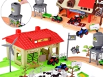 Mega veľká farma so zvieratami a traktormi