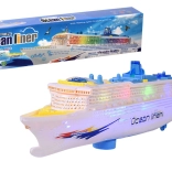 personsko výletná loď so svetlami a zvukmi