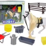 Kôň na česanie so stajňou a príslušenstvom
