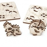 Ugears 3D mechanické drevené puzzle – 4 mechanické prívesky Symboly postáv