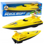 Žltá poháňaná motorová loď na batérie