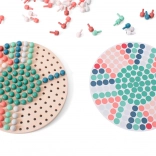 Drevená mozaika s kolíkmi a šablónami